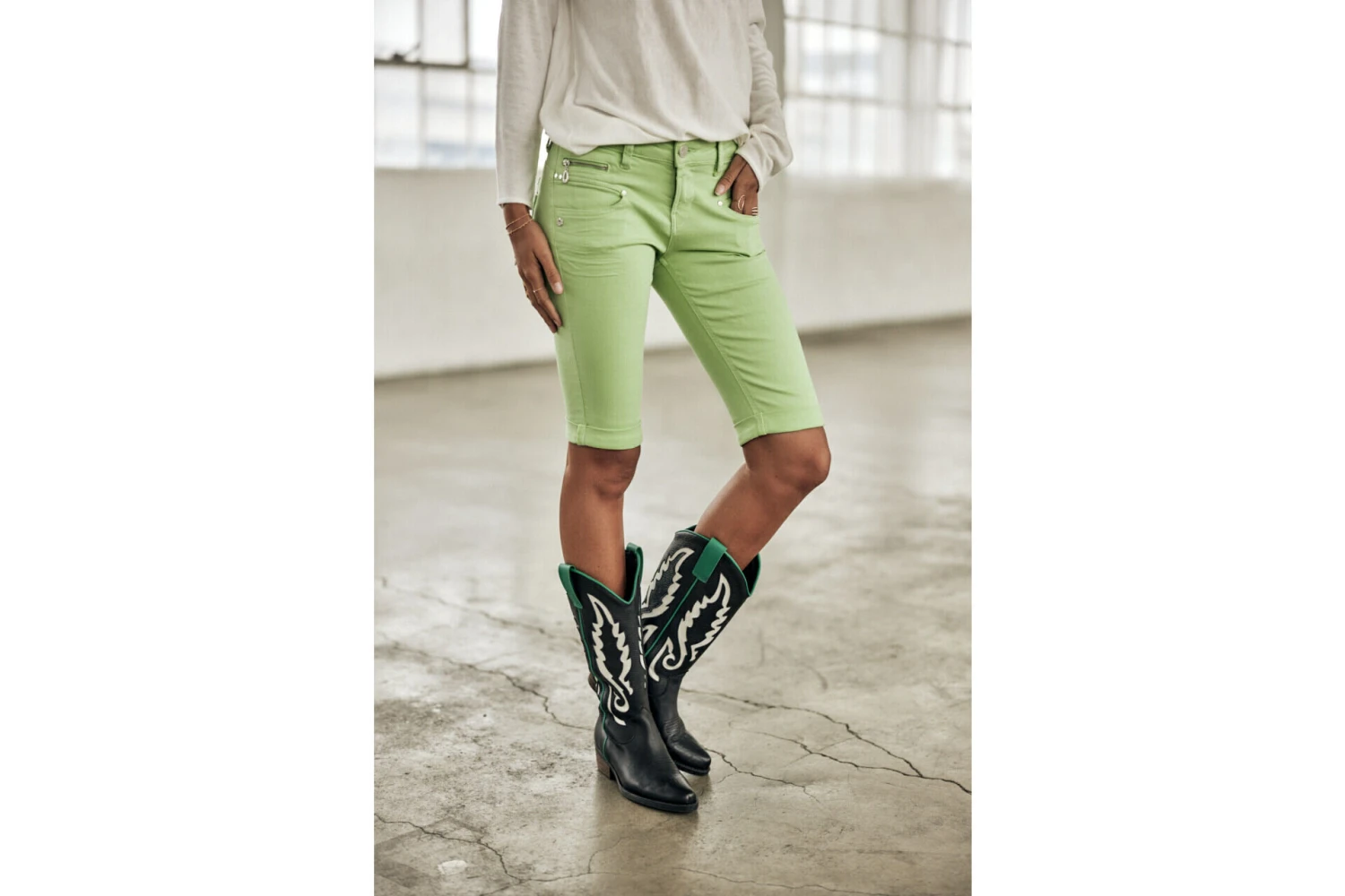 Freeman T. Porter Belixa New Magic Color Bermuda Slim Femme, Quiet Green – Image 2