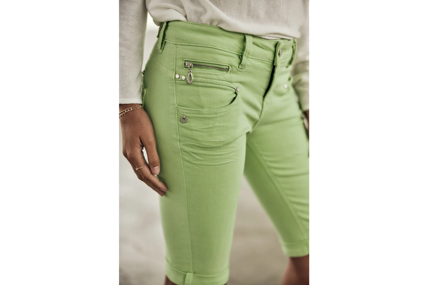 Freeman T. Porter Belixa New Magic Color Bermuda Slim Femme, Quiet Green – Image 10