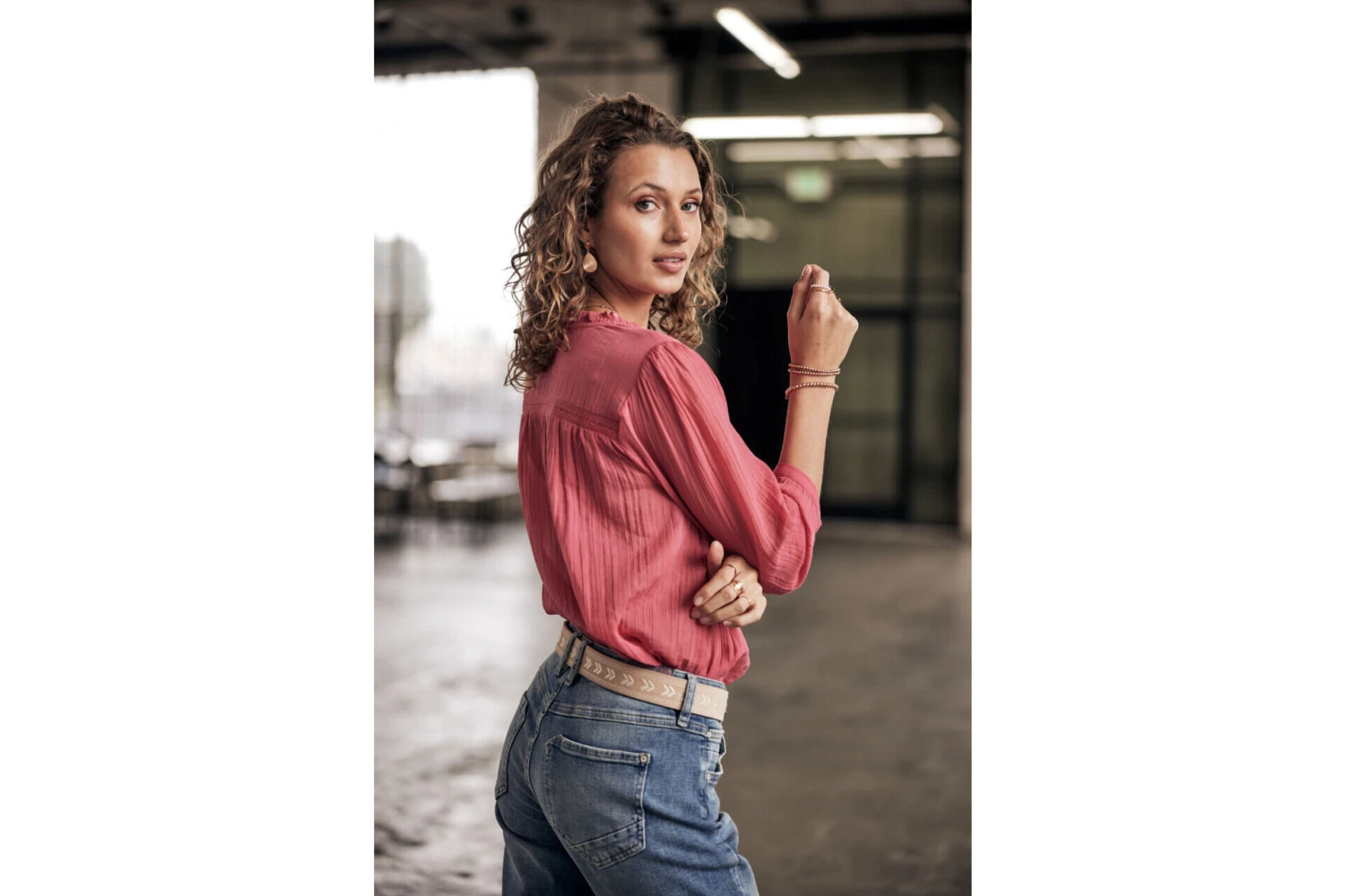 Freeman T. Porter Brune Plain Color Blouse évasée Femme, Holly Berry – Image 9