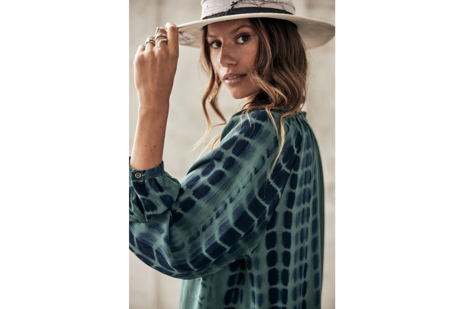 Freeman T. Porter Talma Tie & Dye Blouse Ample Manches Longues Femme, Mallard Green – Image 2