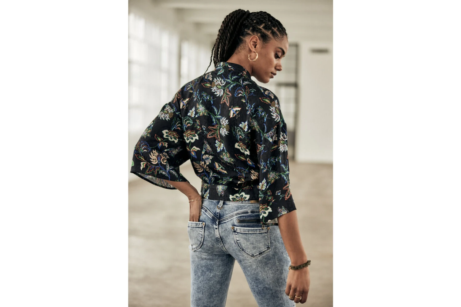 Freeman T. Porter Triane Florescent Top Kimono Imprimé Femme, Black – Image 4